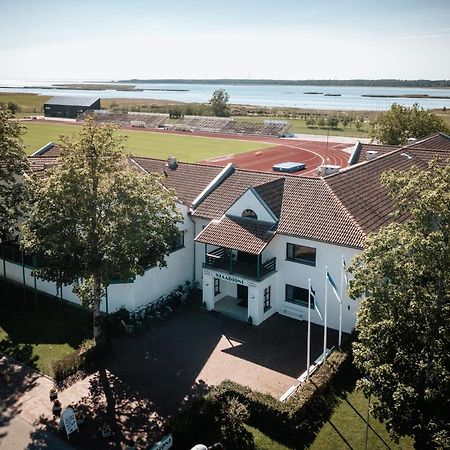 Staadioni Hotel Kuressaare Exterior foto