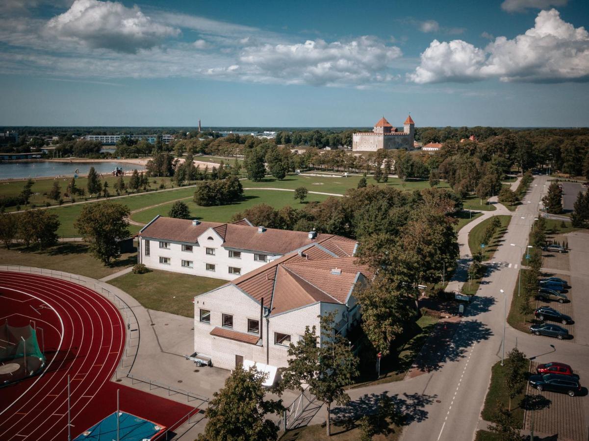 Staadioni Hotel Kuressaare Exterior foto