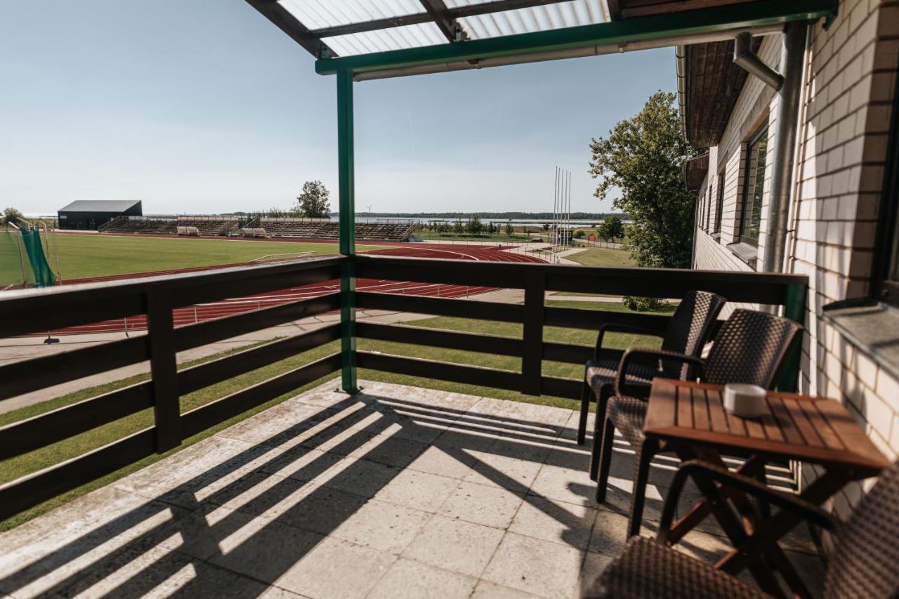 Staadioni Hotel Kuressaare Exterior foto
